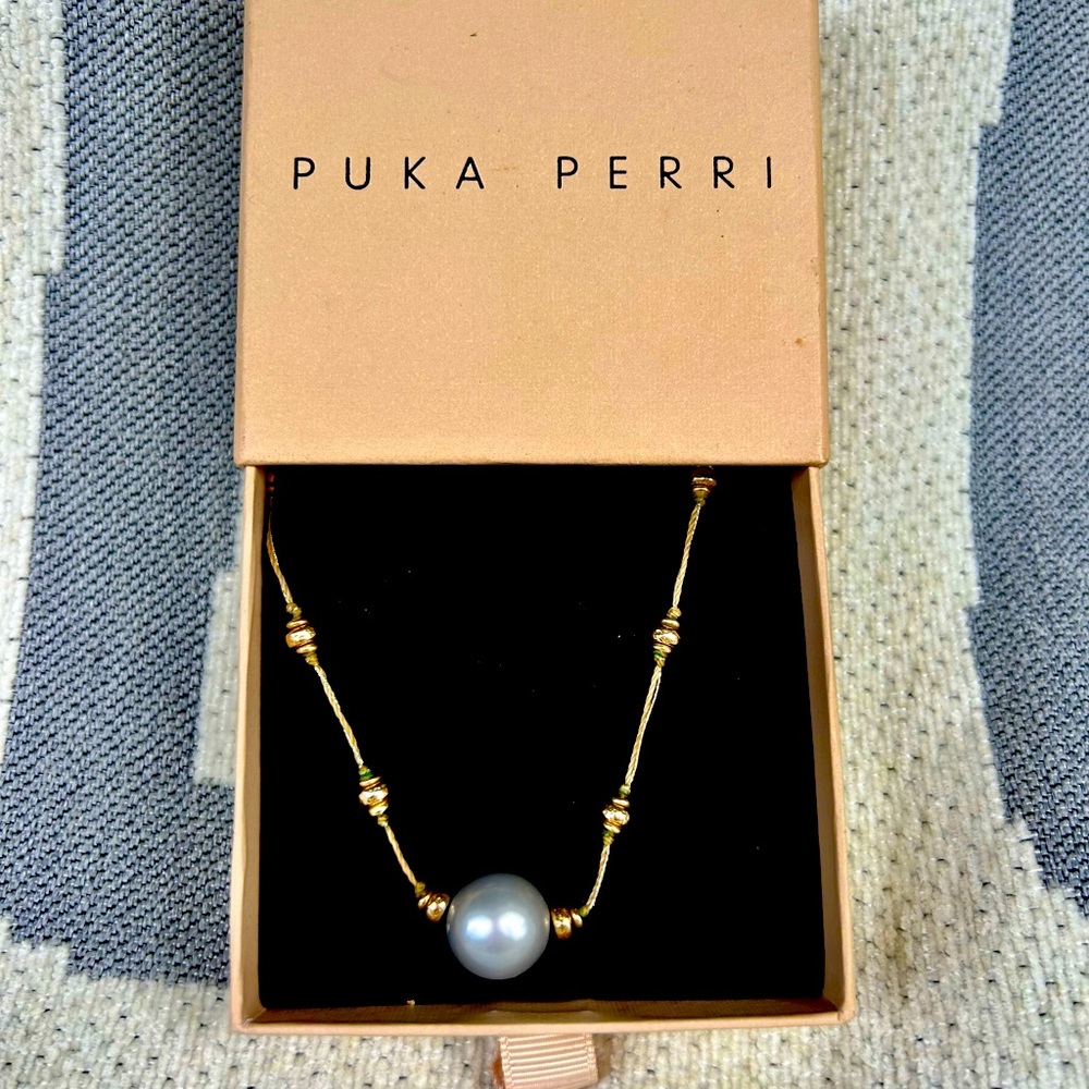 Tahitian pearl and gold bead 16 inch necklace. Stunning. Like new, from Maui